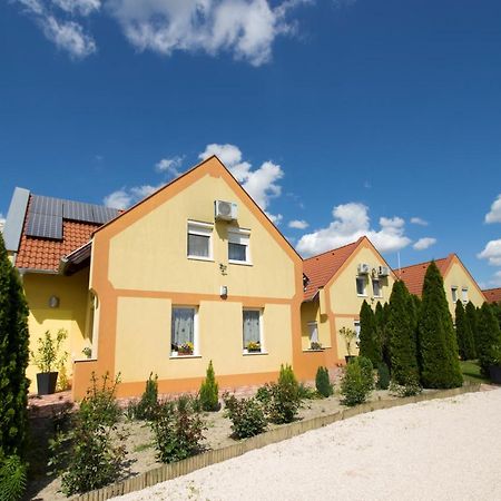Pensjonat Ponty-Lak Panzió Dávod Zewnętrze zdjęcie