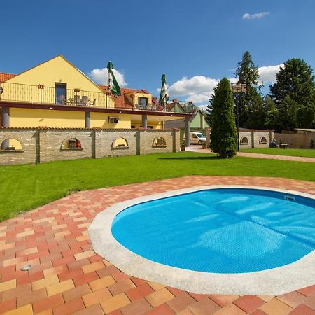 Pensjonat Ponty-Lak Panzió Dávod Zewnętrze zdjęcie